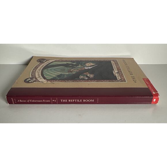 A Series of Unfortunate Events #2: The Reptile Room (Softcover) - Picture 3 of 9